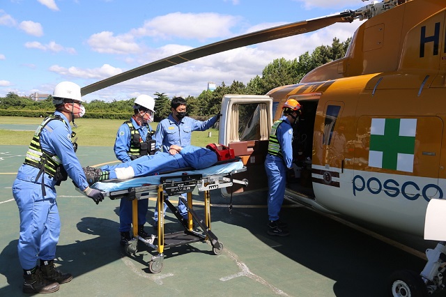 (2)포스코 헬기 응급환자 이송 모의훈련.jpg